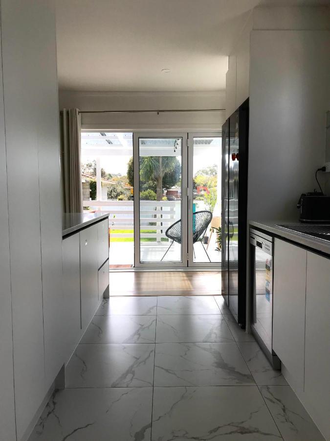 Bright & Comfy Stay In Newly Renovated Home With Parking Auckland Bagian luar foto