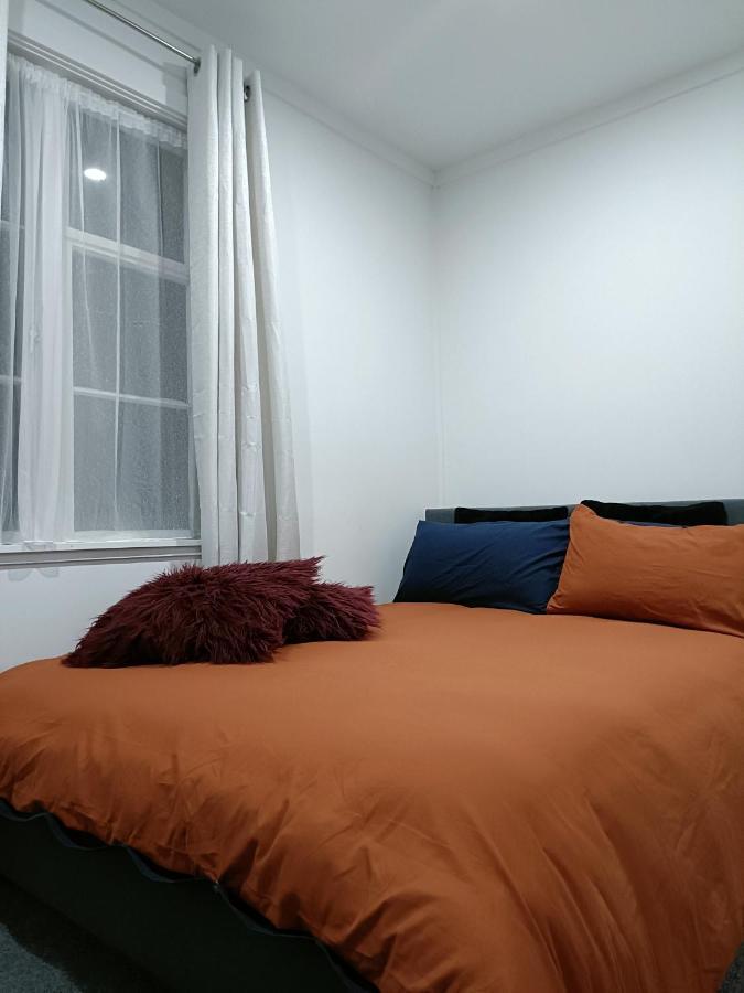 Bright & Comfy Stay In Newly Renovated Home With Parking Auckland Bagian luar foto