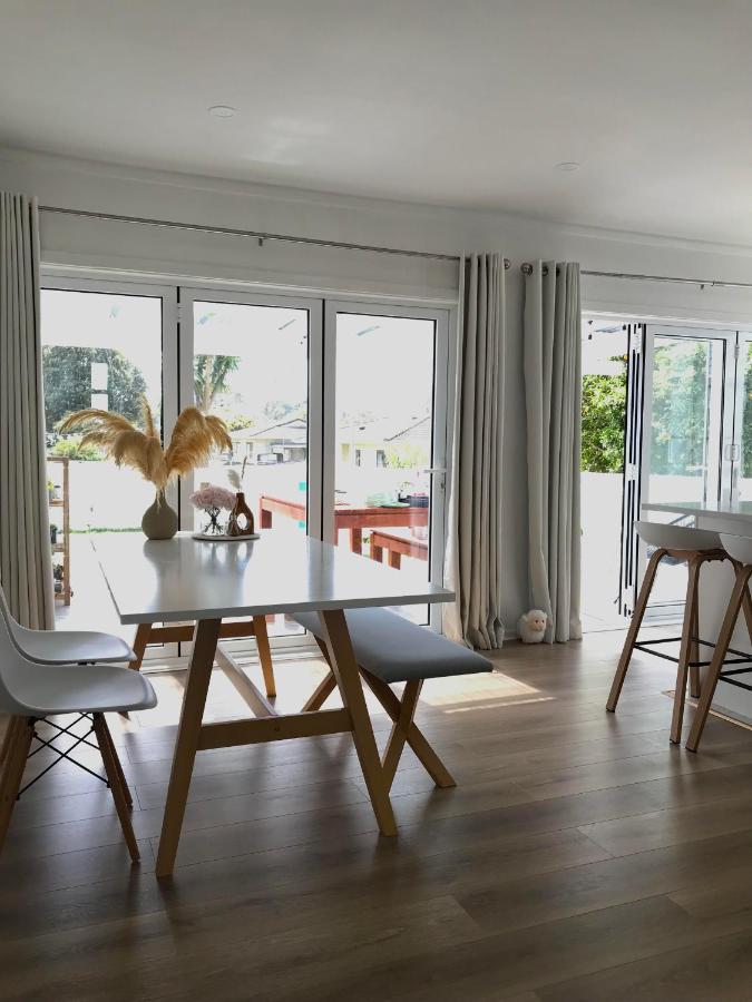 Bright & Comfy Stay In Newly Renovated Home With Parking Auckland Bagian luar foto