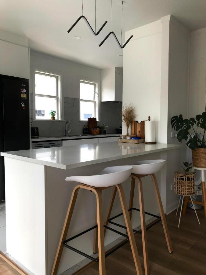 Bright & Comfy Stay In Newly Renovated Home With Parking Auckland Bagian luar foto