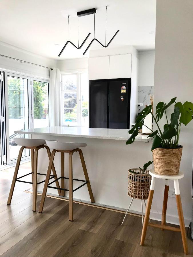 Bright & Comfy Stay In Newly Renovated Home With Parking Auckland Bagian luar foto