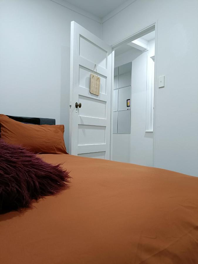 Bright & Comfy Stay In Newly Renovated Home With Parking Auckland Bagian luar foto